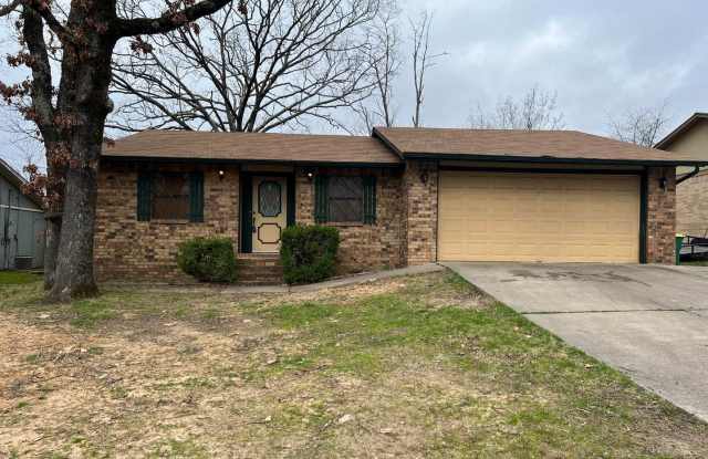 16 Patty Ln, Sherwood AR 72120 - Nice and updated 3br 2ba w/den, 2 car garage  fenced yard - 16 Patty Lane, Sherwood, AR 72120