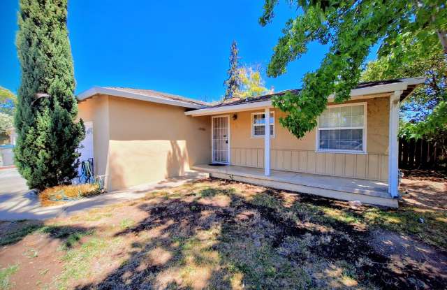 Charming 3bd Single Story House w/Attached Garage photos photos Charming 3bd Single Story House w/Attached Garage photos photos