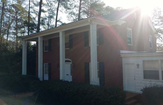 Beautiful Lake front home located in the Forest Lakes Subdivision Gallery 3