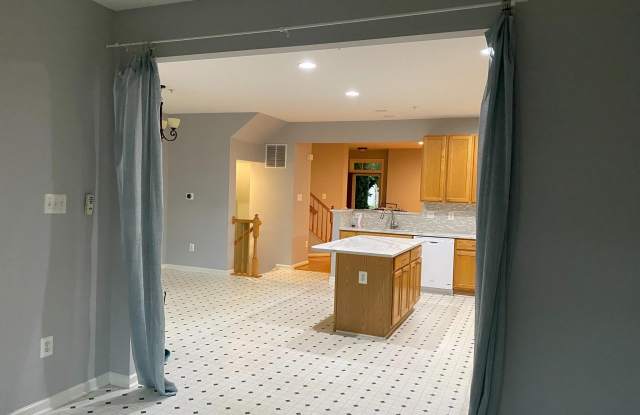2212 BARNET COURT Gallery 3