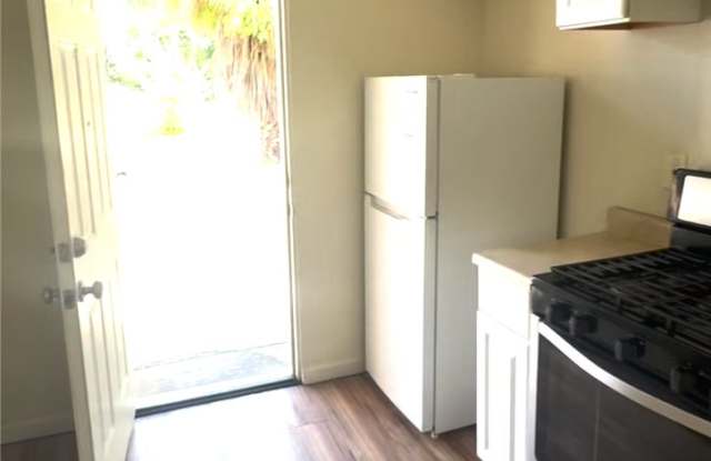 Cute and Clean 400sq ft Studio Available! Gallery 4