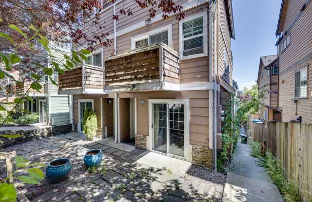 Stylish 3 bedroom townhome in Madison Valley! photos photos
