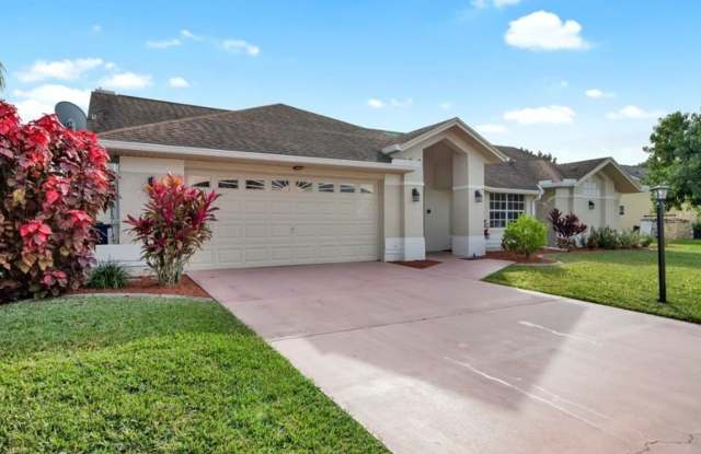 Stunning 3-Bedroom, 2-Bath Estate Home in Mirror Lakes photos photos