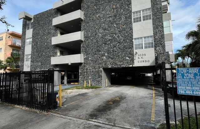 1035 W 77th St photos photos