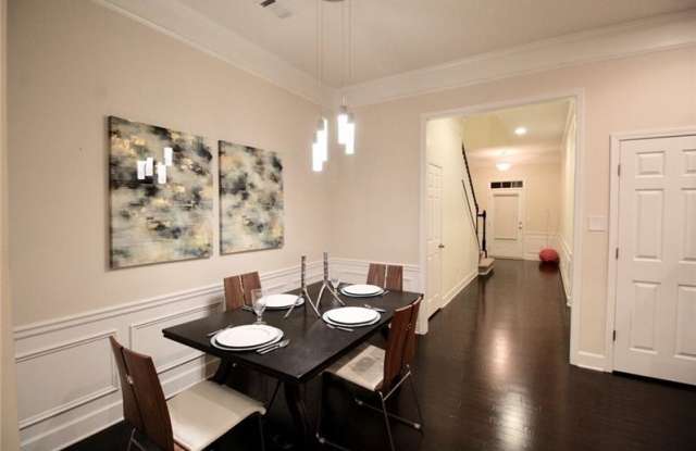 113 Beverly Place Gallery 4