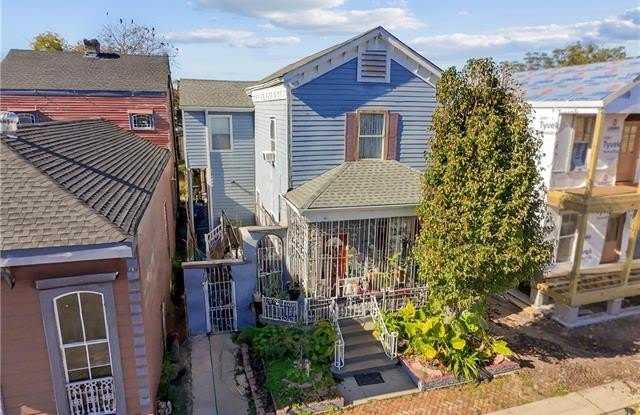 1136 TOURO Street photos photos