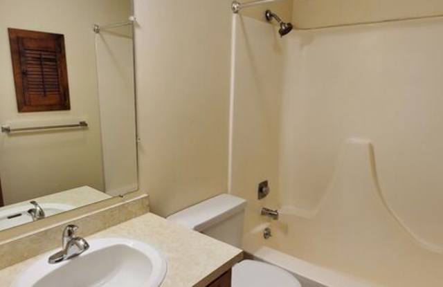 6510 Holdrege Street - 3 Gallery 4
