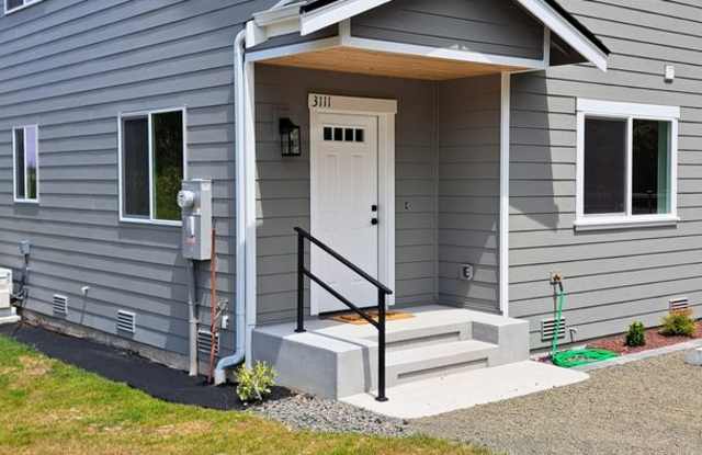 3 Bedroom 2.5 Bath Duplex Gallery 4