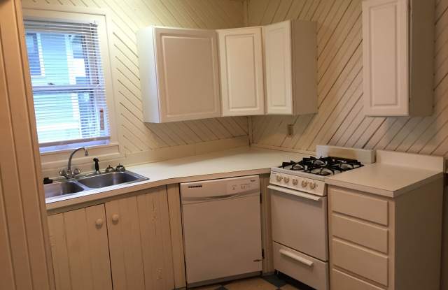 2 Bed House Available for 27! Gallery 3