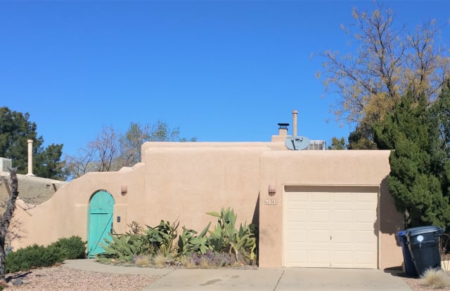 10323 Cueva Del Oso - 10323 Cueva Del Oso Northeast, Albuquerque, NM 87111