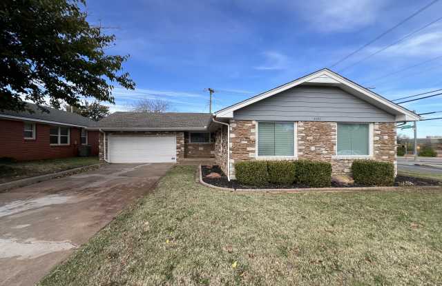 3301 Eastman Dr photos photos