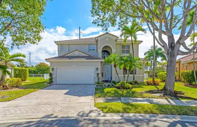 19310 SW 16th St photos photos