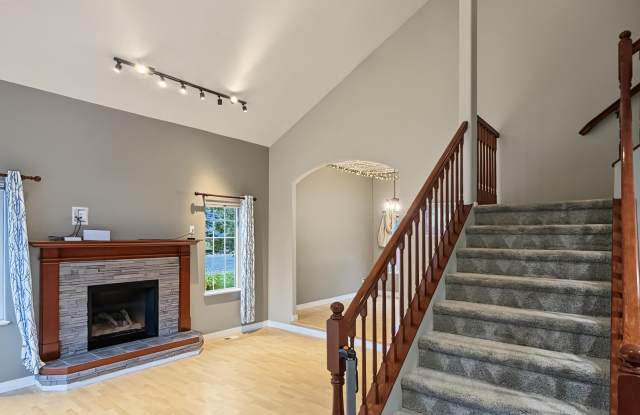 1944 Meander Circle Gallery 2