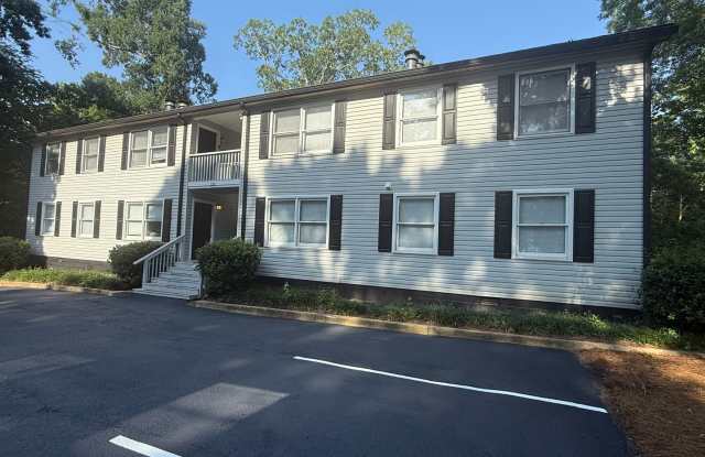 Renovated 2 Bed/2 Bath Unit Across from Vet School in East Athens Gallery 1