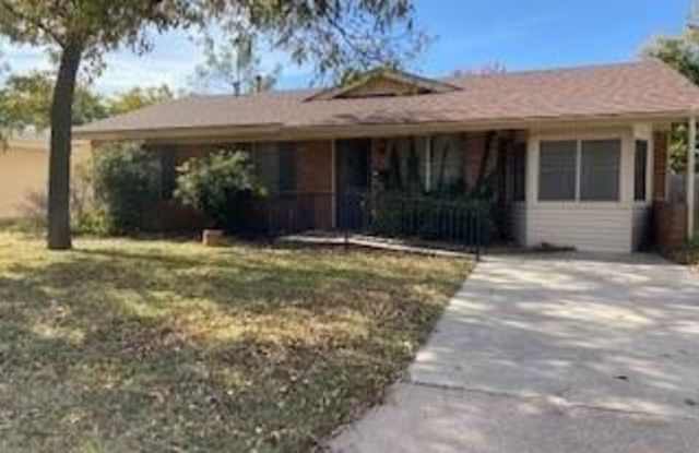 2610 Woodard Street - 2610 Woodard Street, Abilene, TX 79605
