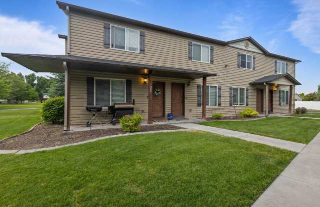 DARLING 2 Bed 1.5 Bath Townhome in Rexburg with Internet Included! photos photos