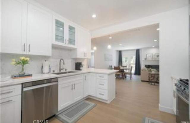 5840 White Oak Avenue Gallery 2