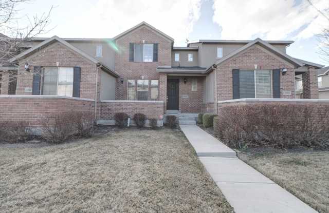 Pet friendly! 2 bed 2.5 bath Townhome - 3347 North 100 West, Lehi, UT 84043