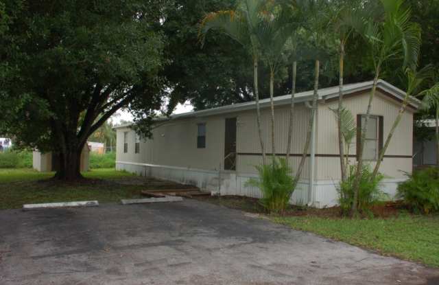244 Stockton Street - 244 Stockton Street, Palmona Park, FL 33903