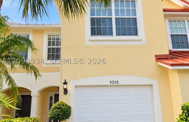 1015 Pinewood Lake Ct Gallery 1