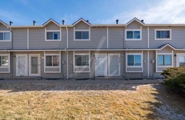 Cute Updated Townhome Near the Powers Corridor - 5330 Solar Ridge Drive, Colorado Springs, CO 80917