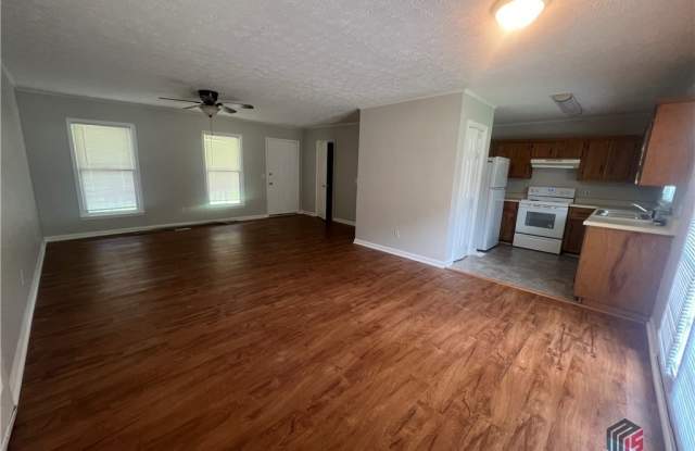200 Round Table Road Gallery 2