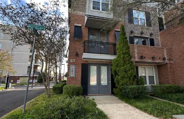 Gated Downtown Memphis Living in a Convenient Location. Pets are welcome with owner's approval. Gallery 3