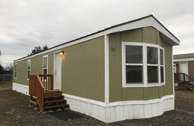 Nice Apartment in North Pointe! No one living above you, below you, or sharing walls beside you! Peace.. photos photos