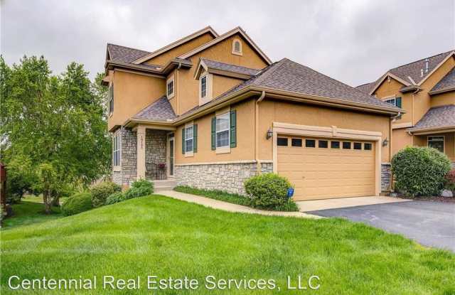 16165 Linden - 16165 Linden Street, Overland Park, KS 66085