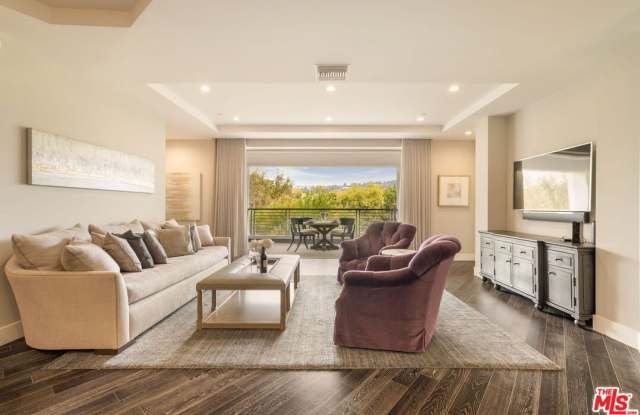 460 N Palm Dr - 460 North Palm Drive, Beverly Hills, CA 90210