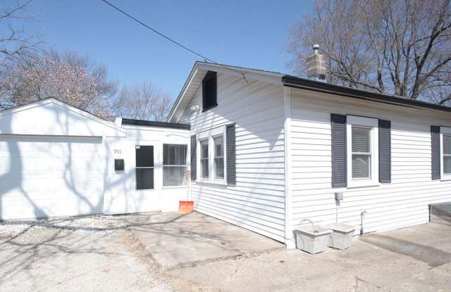 2 Bedroom 1 Bath in Bettendorf with Attached Garage photos photos