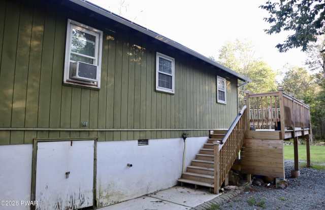 1095 Westside Drive Gallery 2
