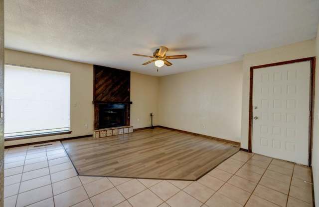 2 Bedroom 2 Bathroom 1 Car Garage (Council & SW 44th St) Gallery 4