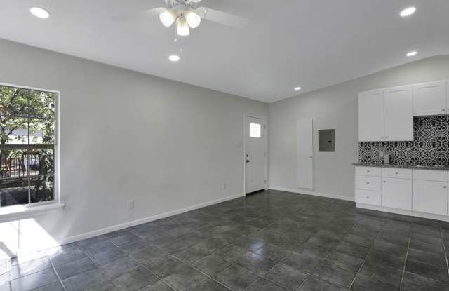 542 Thorain Boulevard - 2 photos photos 542 Thorain Boulevard - 2 photos photos
