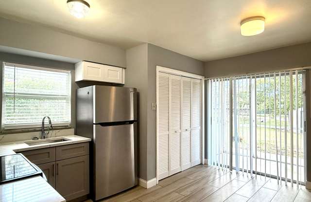 ** NEW WASHER/DRYER ** SUNRISE VILLAS ** PET FRIENDLY ** CLOSE TO I-75 photos photos