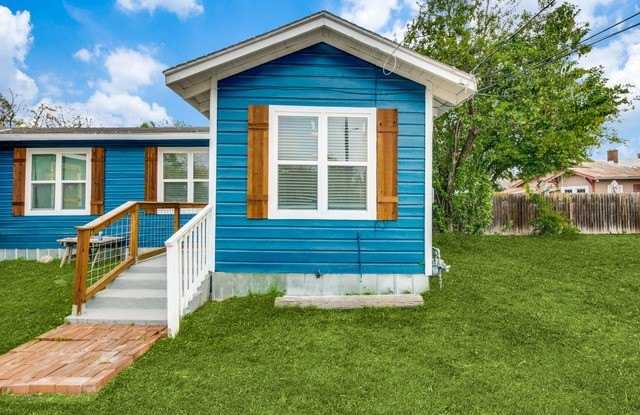 1519 E SOUTHCROSS BLVD unit: 2 photos photos