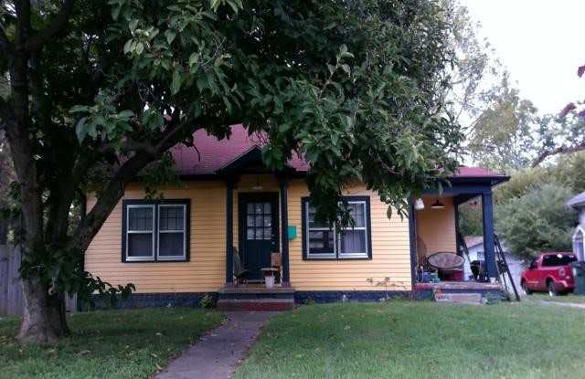 Cozy 2 BR House from Yesteryear in the Desirable North Limestone Area! Hardwood Floors, Pets Ok! Gallery 3