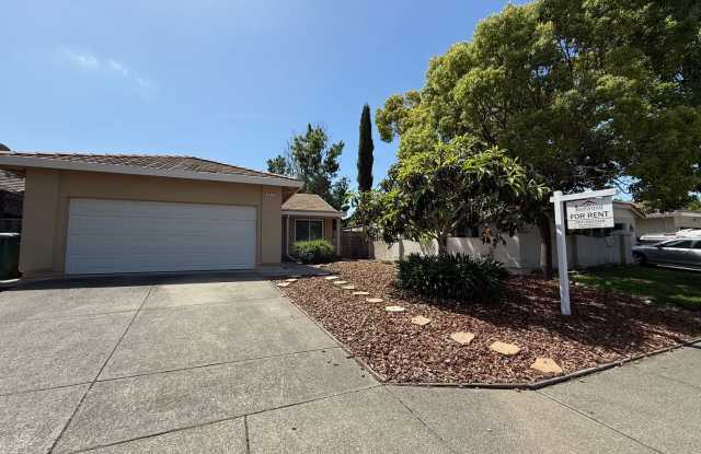 Updated 3 bedroom 2 bathroom Single Family Home in Northeast Windsor photos photos