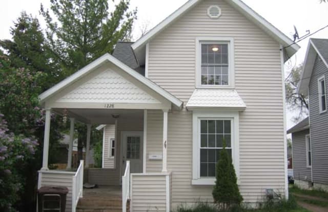 1228 N Capitol Ave - 1228 North Capitol Avenue, Lansing, MI 48906