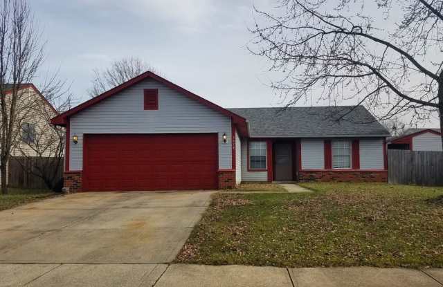 MOVE IN SPECIAL 1/2 OFF FIRST MONTHS Charming 3 bedroom, 2 bath home with 2 car garage and a fenced in back yard! - 3979 Jason Avenue, Franklin, IN 46131