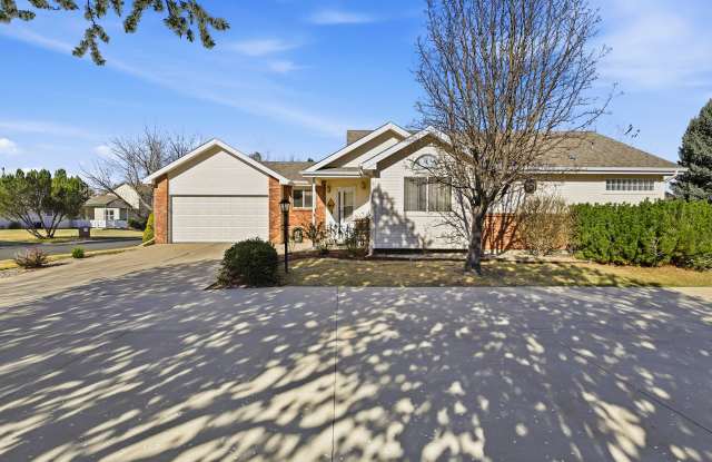 ✨ Easy Living in Loveland | Fireplace + Prime Hwy 287 Location photos photos