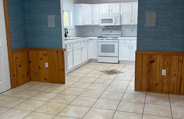 2 Bedroom (plus bonus room) 2 Bath Home in Kill Devil Hills Gallery 4