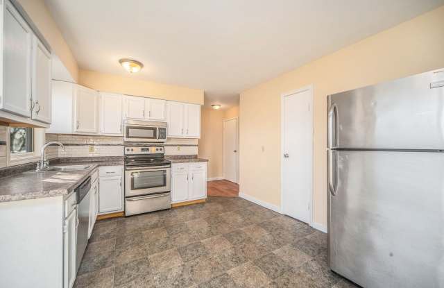 Modern 3BR Duplex – Just $1450! Security Deposit Alternative Available! photos photos