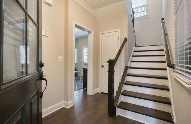 545 Mirrormont Drive SE Gallery 4