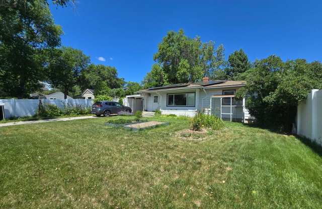 Spacious 4 Bedroom Home with Solar Panels, Fully Fenced Yard on Rimrock Rd photos photos