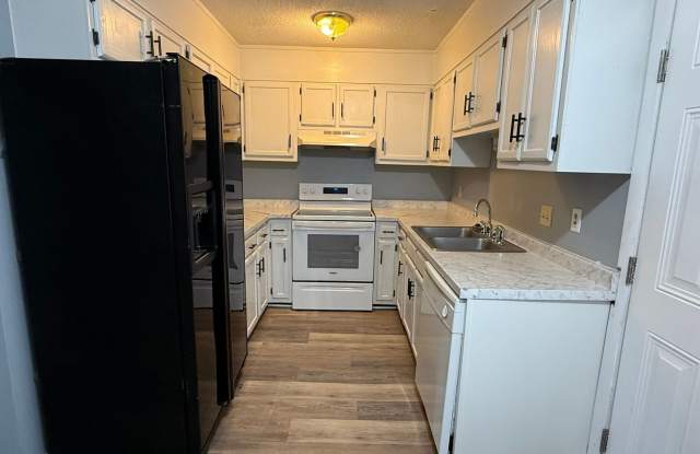 Nice 2 bedroom,  1.5 bath townhouse Gallery 3