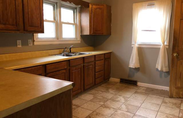 3 Bedroom, 1 Bath Single Family Home located at 917 Kern St Waterloo, IA Gallery 3