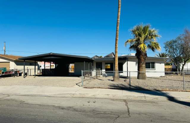 Spacious 3 Bedroom, 2 Bathroom Home with Solar in Bullhead City! photos photos
