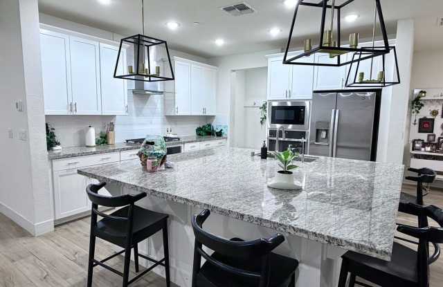 Beautifully maintained 4-bedroom, 3-bath, 2,365 sq ft in Folsom Gallery 1