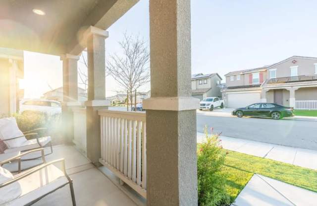 Beautiful 4-Bedroom Home in Clovis Unified School District Gallery 3